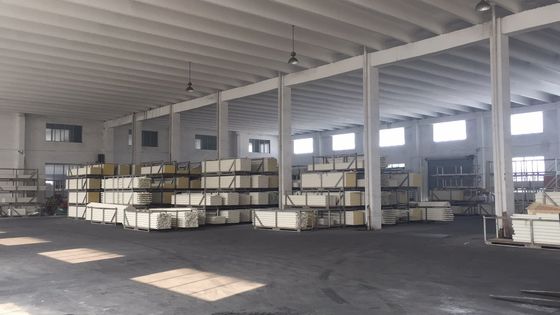 Verwerkingsservice voor gietwerk voor hoogtemperatuur vuurvaste aluminium keramische rollen voor rollenovens