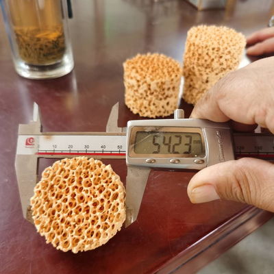 Siliciumcarbide poreuze keramische schuimfilter voor oplossing voor het filteren van gesmolten metalen